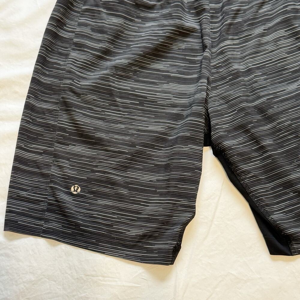Lululemon Mens M Pace Breaker Shorts Space Dye Gray Stripe Athletic Gym Training - Picture 7 of 10
